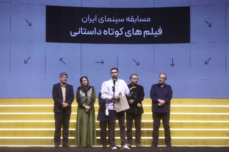 کمبود مطالعه در میان فعالان فرهنگی و هنری محسوس است/ ما محکوم به مطالعه فراوان هستیم