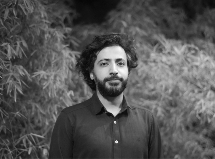 ایران از معدود جاهای دنیاست که نمایشنامههای روز در آن منتشر میشود